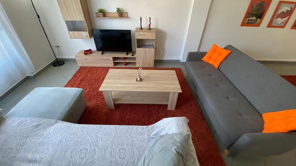 TV a/nebo společenská místnost v ubytování Patras Romeο House