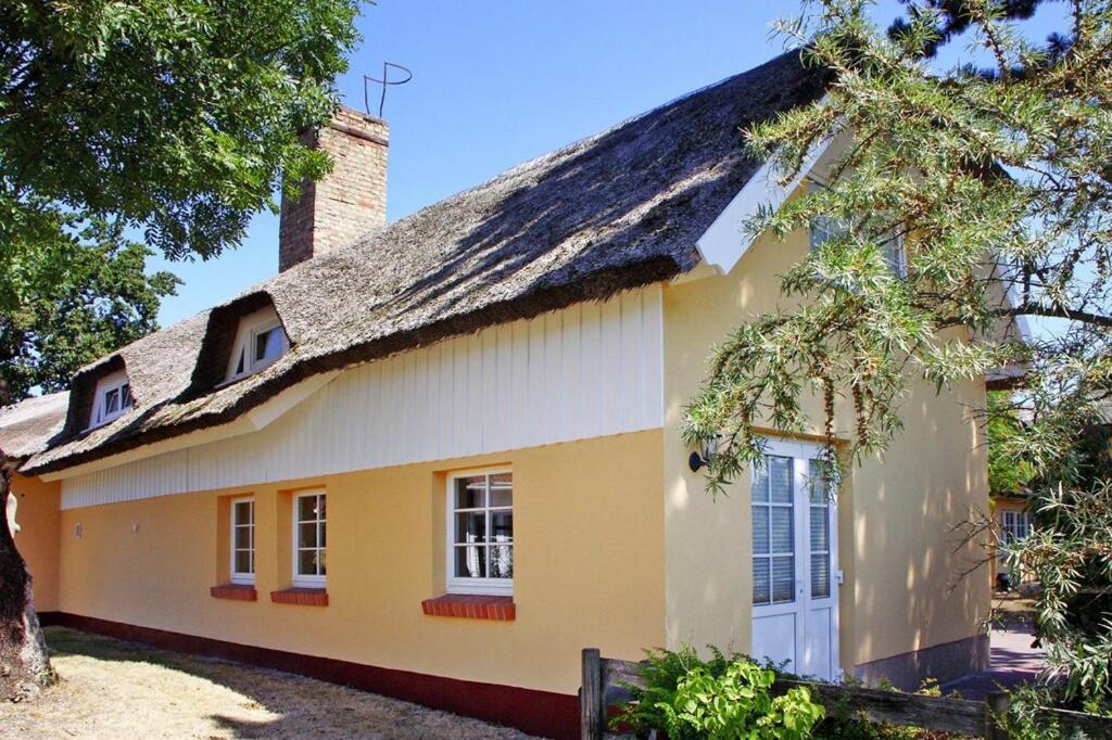 an old house with a thatched roof at Apartment, Wieck am Darss in Wieck