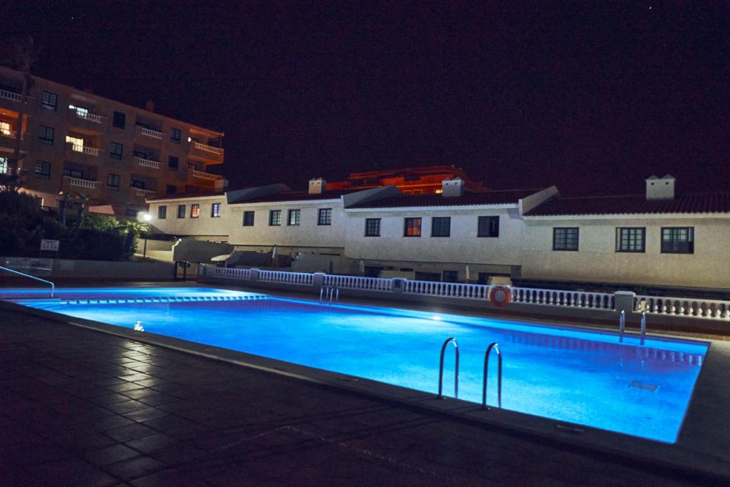 Bazén v ubytovaní Luxury house in El Médano alebo v jeho blízkosti