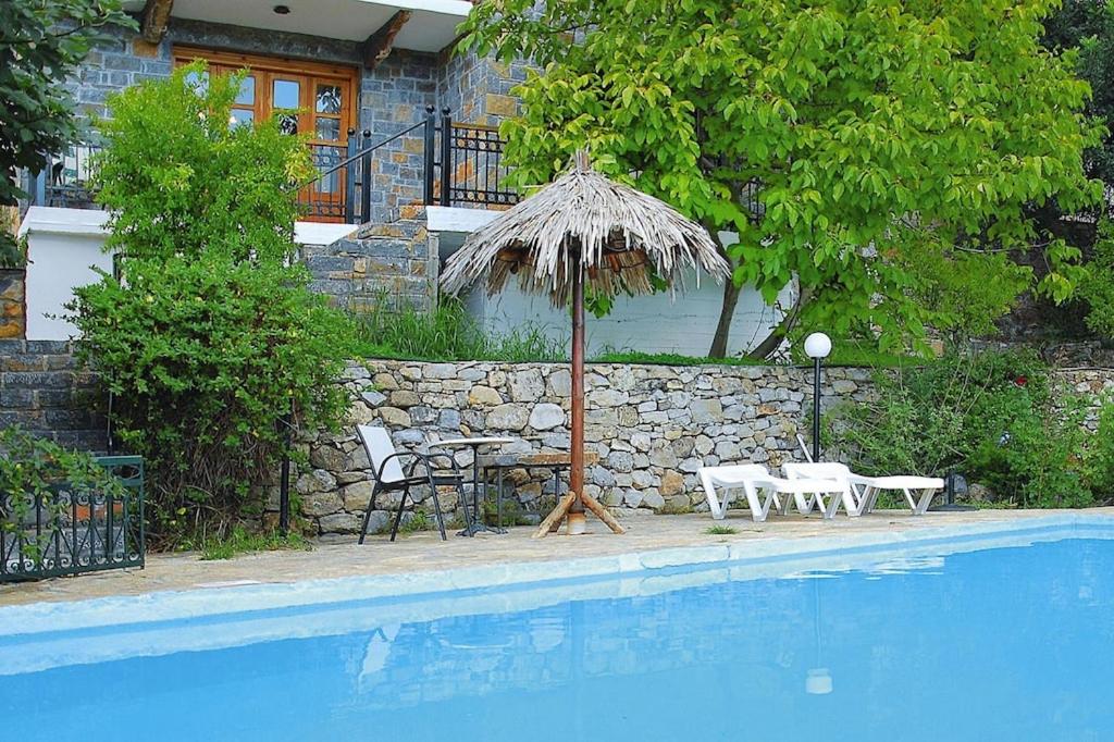 Holiday home in Prina near Agios Nikolaos 내부 또는 인근 수영장