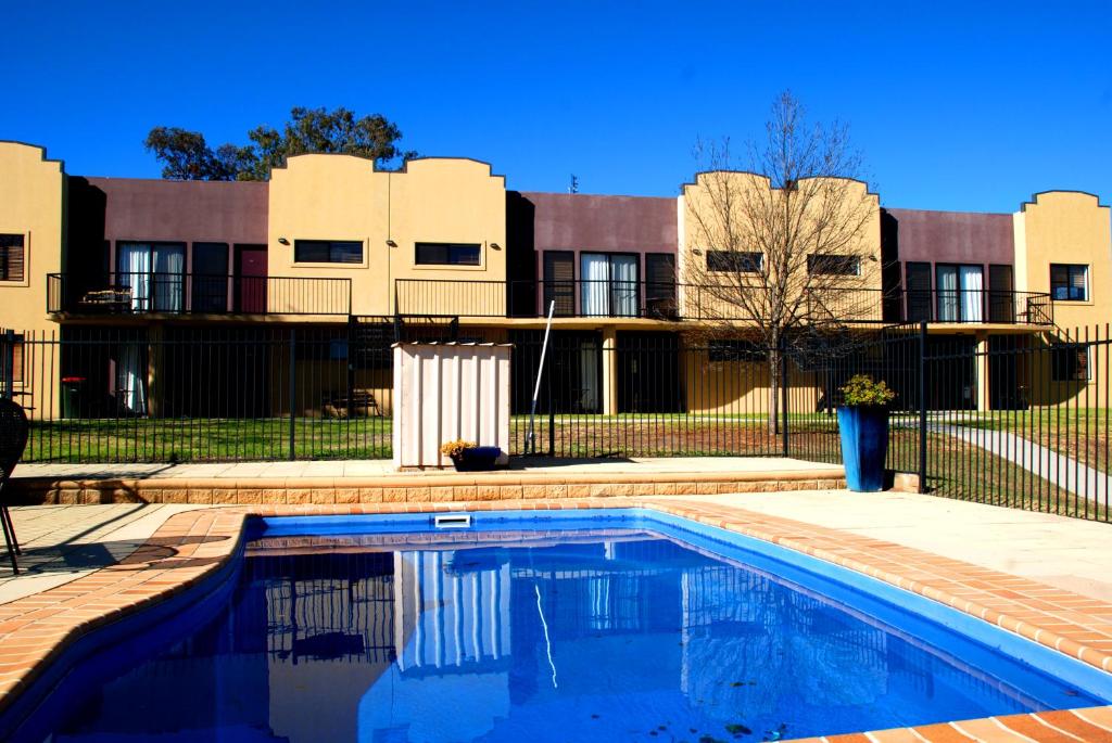 a swimming pool in front of some buildings at Amberoo Apartments Tamworth in Tamworth
