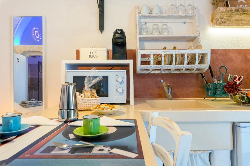 White House Flats & Studios - One-Bedroom House
