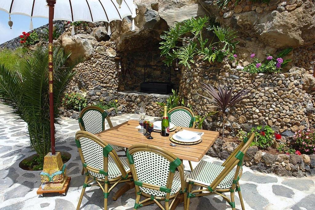 Restoran atau tempat makan lain di holiday home Caserio Lomo Arriba Torre del Sol Vera de Erques