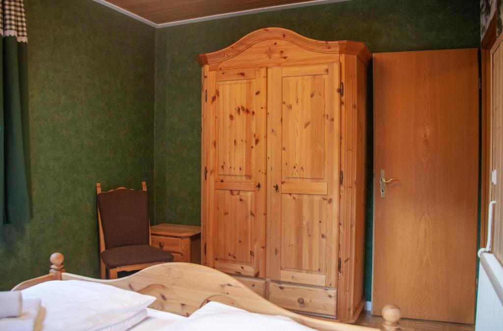 Postel nebo postele na pokoji v ubytování Waldhaus Wolfsbachmühle