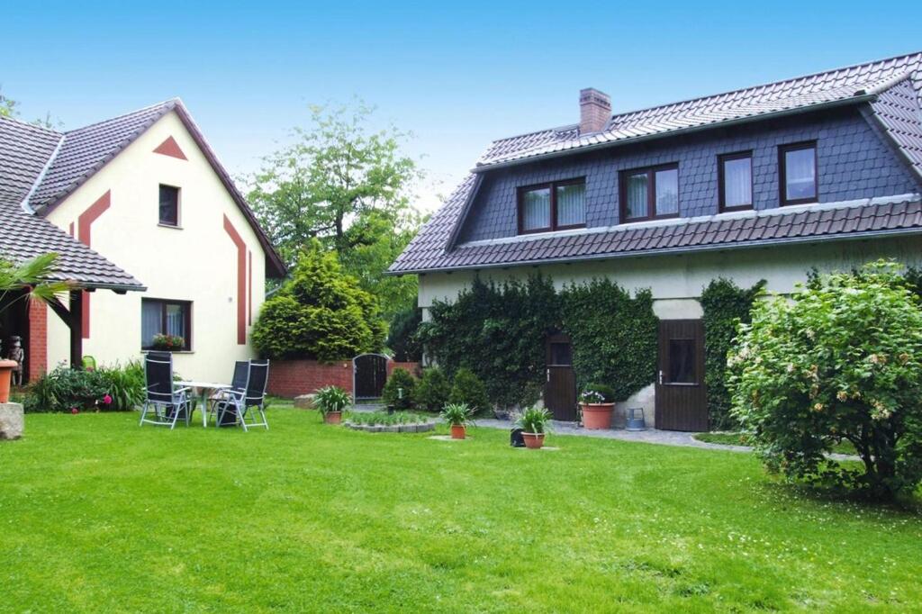 a house with a yard with green grass at Apartment, Altdöbern in Altdöbern