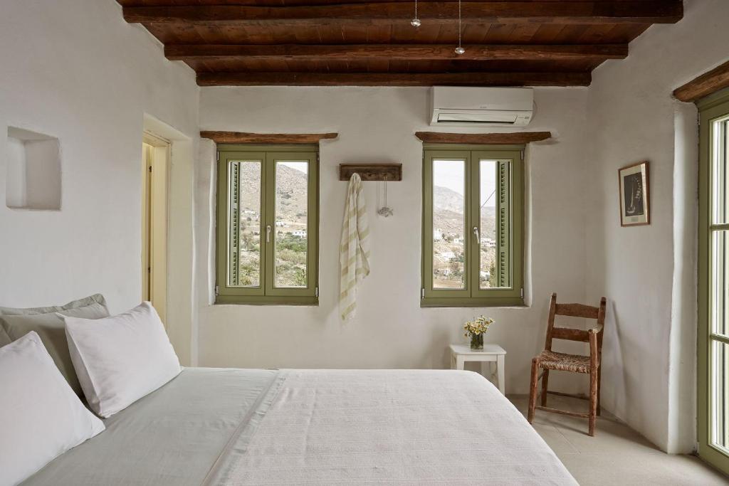 Posteľ alebo postele v izbe v ubytovaní Spacious 6 bdrm Stone Villa with Pool