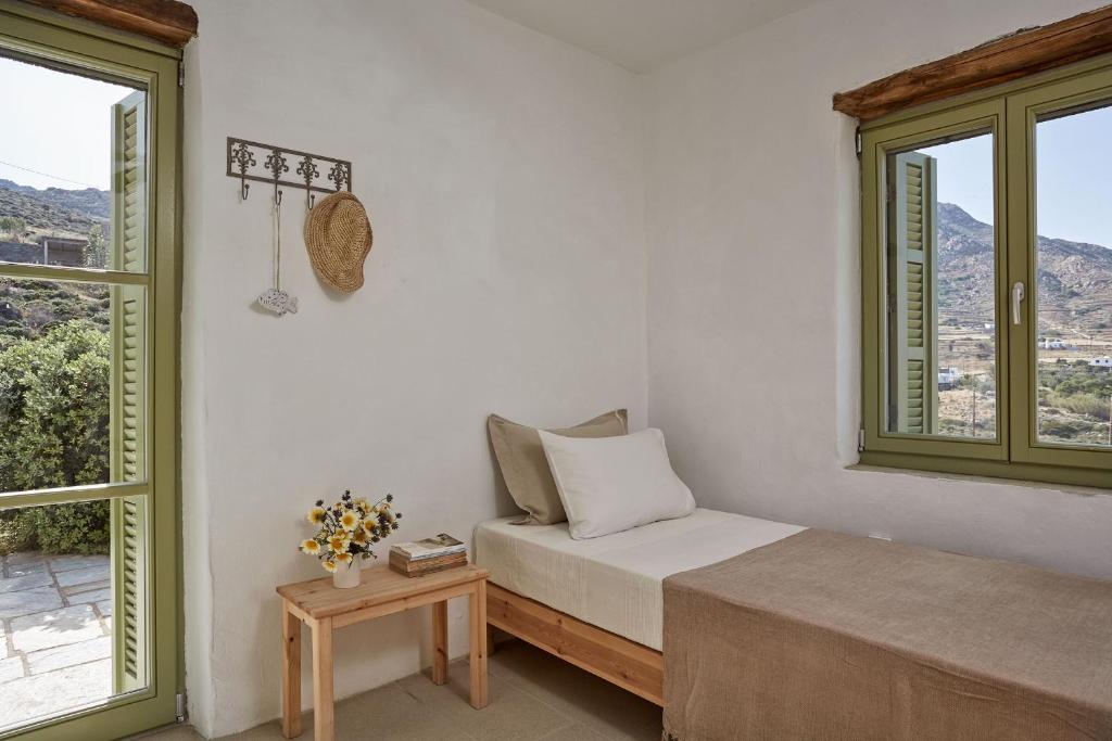 Posteľ alebo postele v izbe v ubytovaní Spacious 6 bdrm Stone Villa with Pool