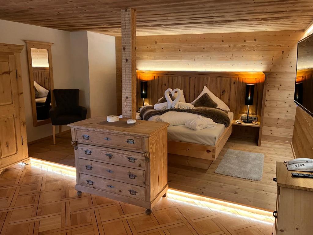 Postel nebo postele na pokoji v ubytování Hotel Gasthof Adler