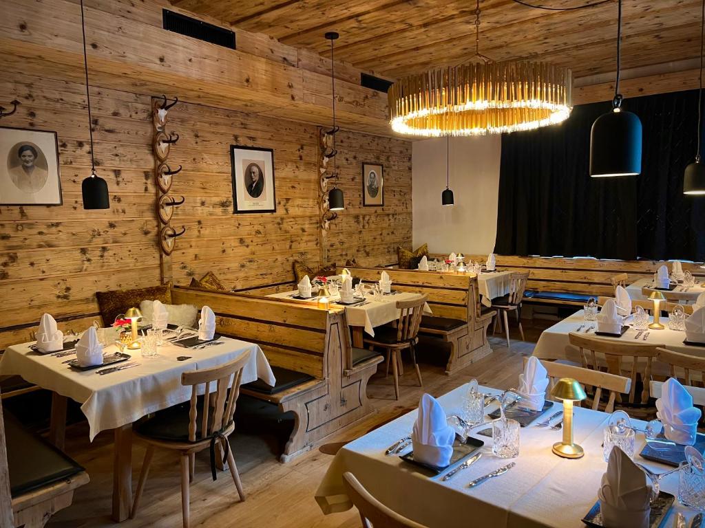 Restaurace v ubytování Hotel Gasthof Adler
