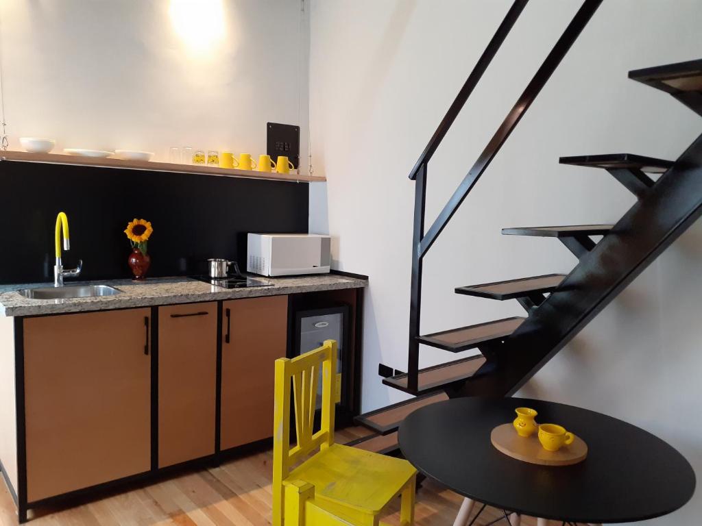 Kuchyň nebo kuchyňský kout v ubytování Hostal Suite Le Fabrique