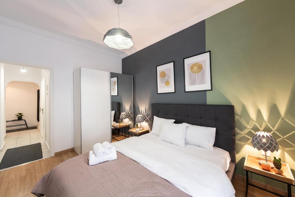 Postel nebo postele na pokoji v ubytování Porto Sea View Apartments - A. Svolou 22