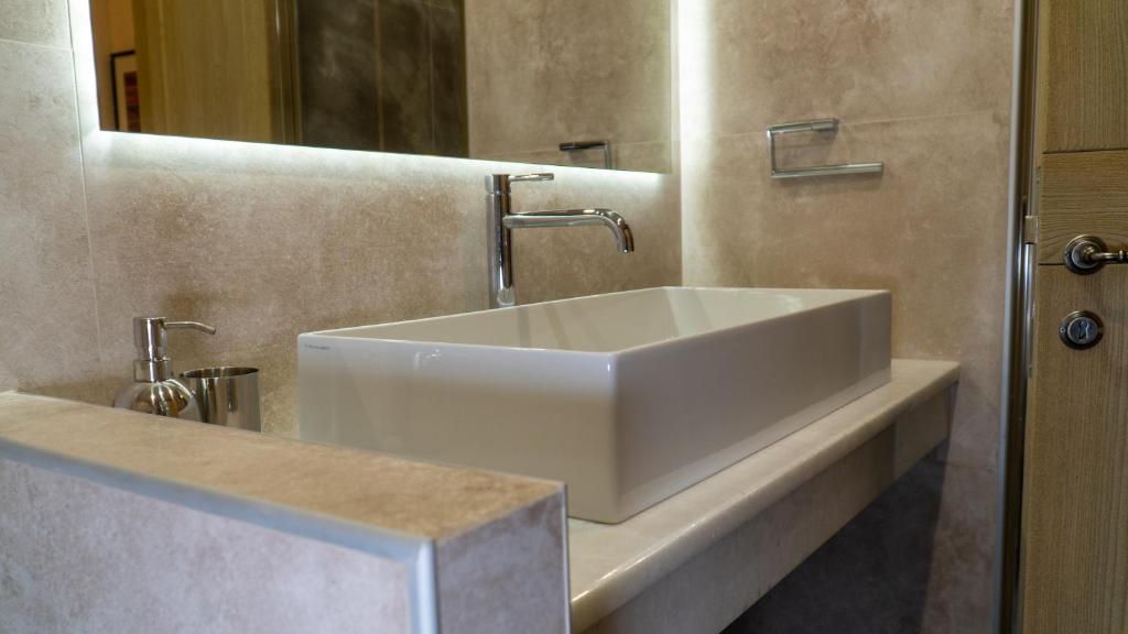 A bathroom at Kallisto Mountain House V