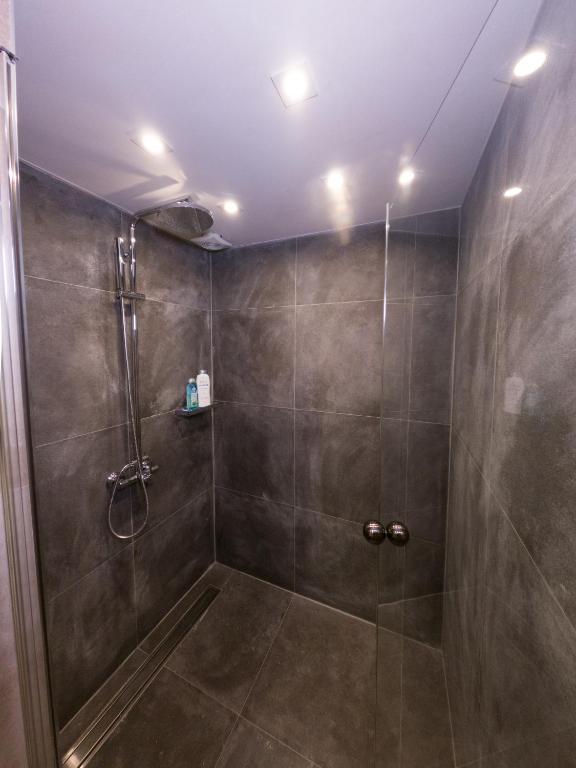A bathroom at Kallisto Mountain House V