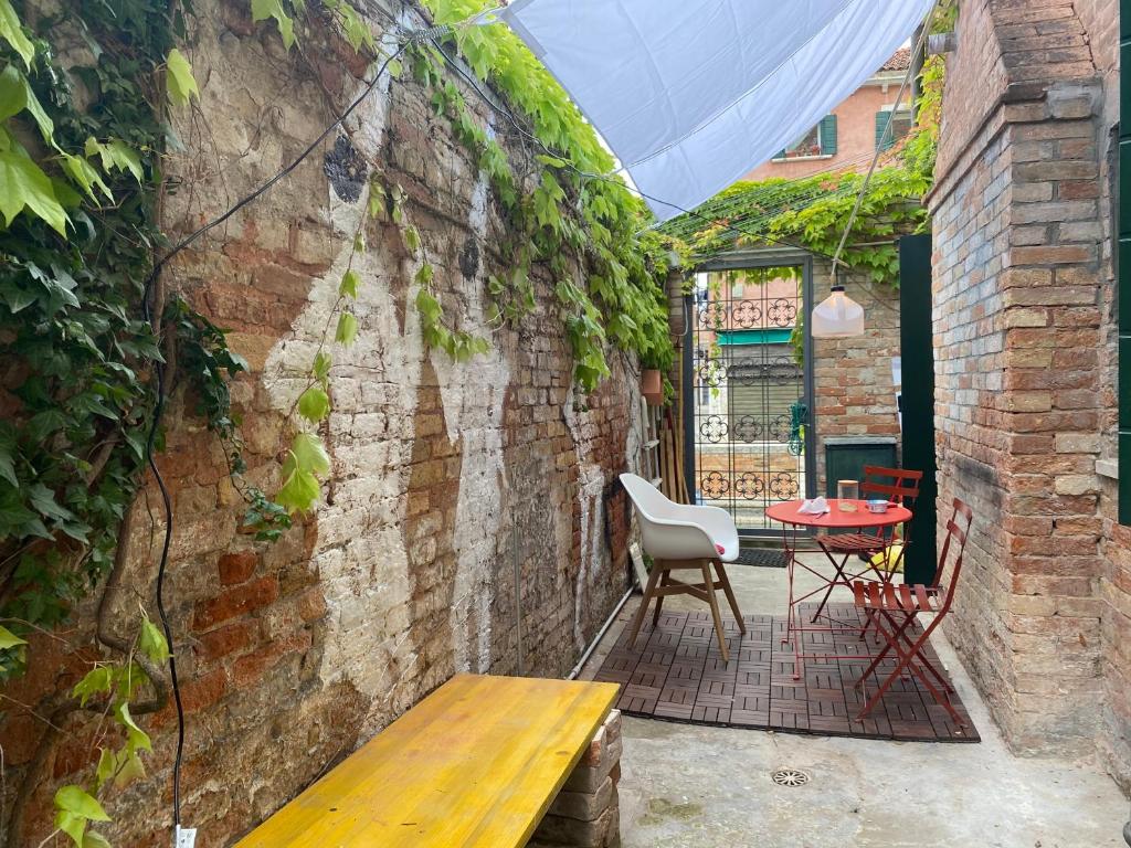 Patio lub wspólna przestrzeń na świeżym powietrzu w obiekcie SAN ISEPO CORTE
