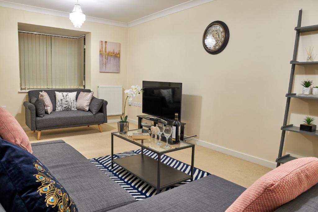 Kiln - Beautiful 4 bedroom house with parking