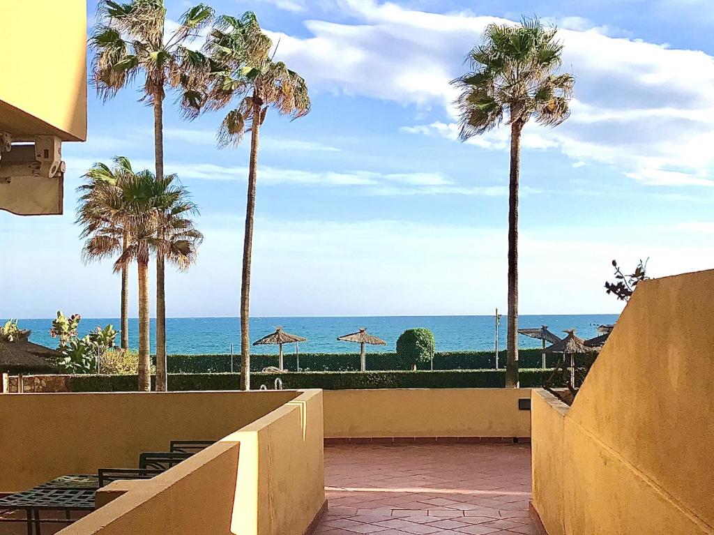 BEACHFRONT APARTMENT In LA CALA DE MIJAS, La Cala de Mijas ...