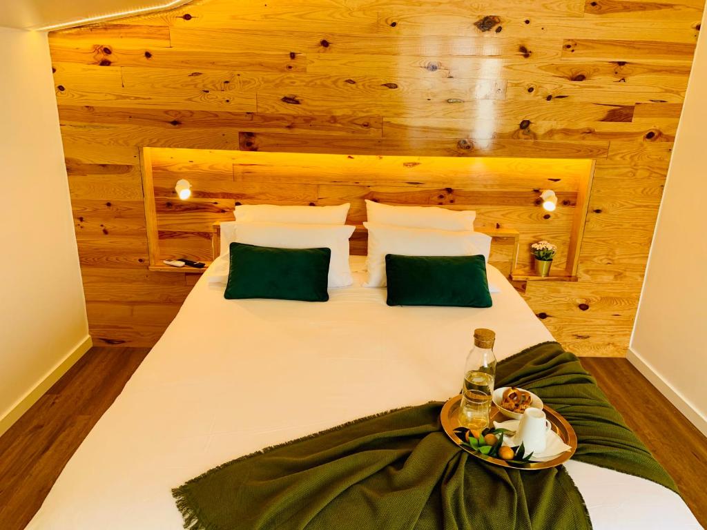 Postel nebo postele na pokoji v ubytování Furnas Spring Lodge