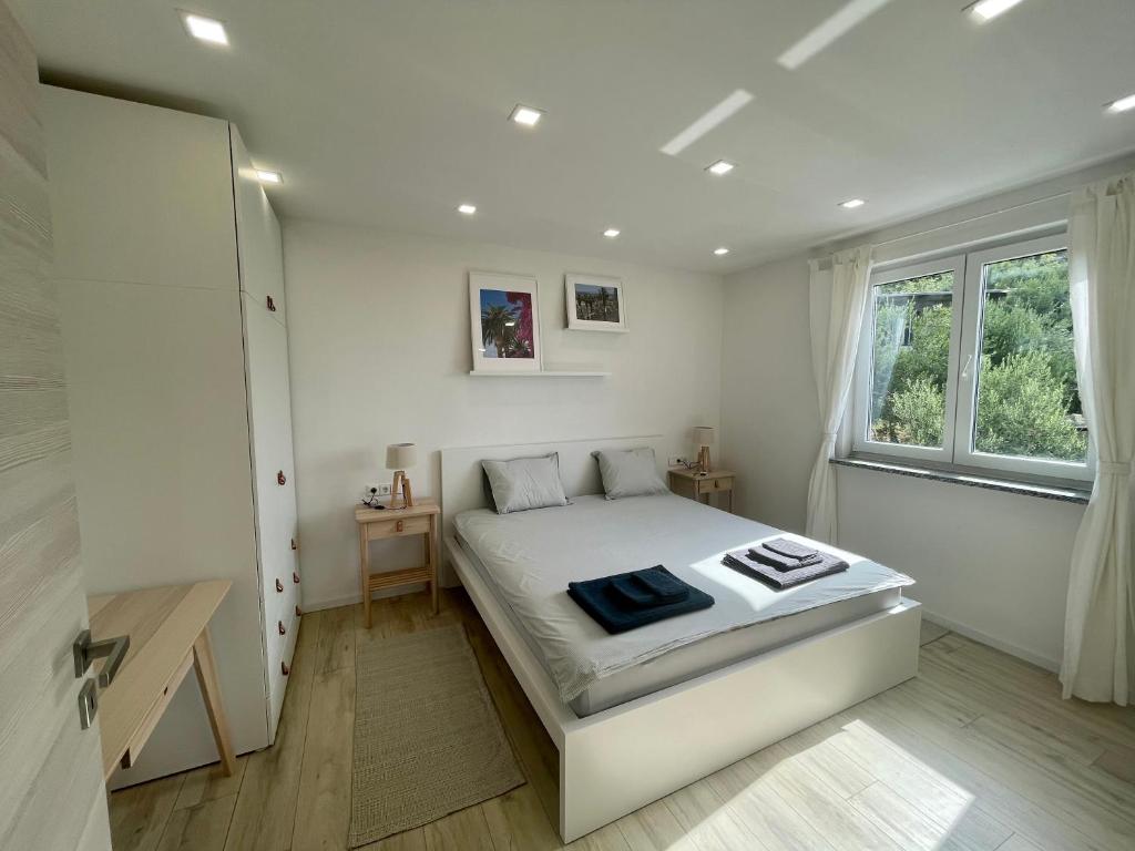 Postel nebo postele na pokoji v ubytování Lambda Holiday Apartments
