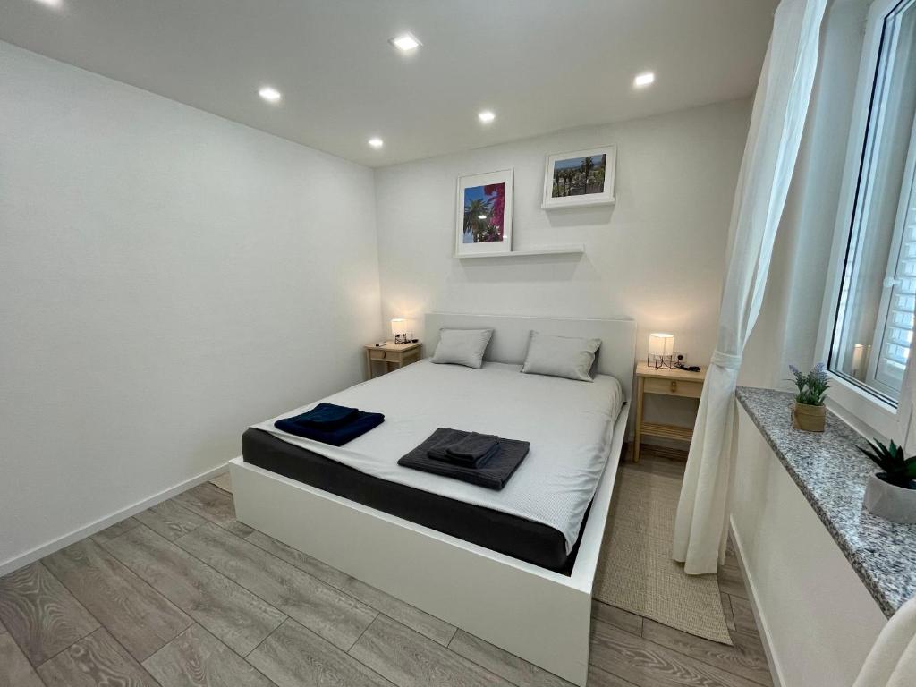 Postel nebo postele na pokoji v ubytování Lambda Holiday Apartments