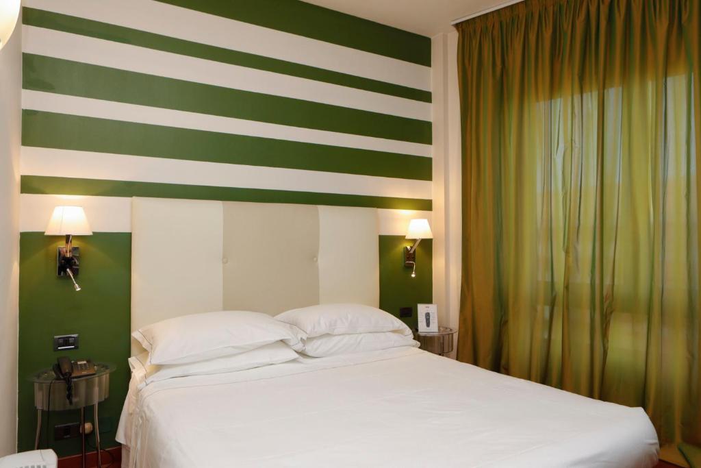 Posteľ alebo postele v izbe v ubytovaní Hotel Lancaster