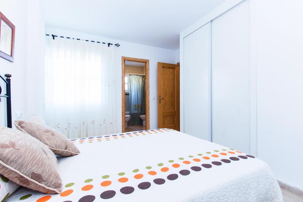 Posteľ alebo postele v izbe v ubytovaní Apartamentos Rotonda