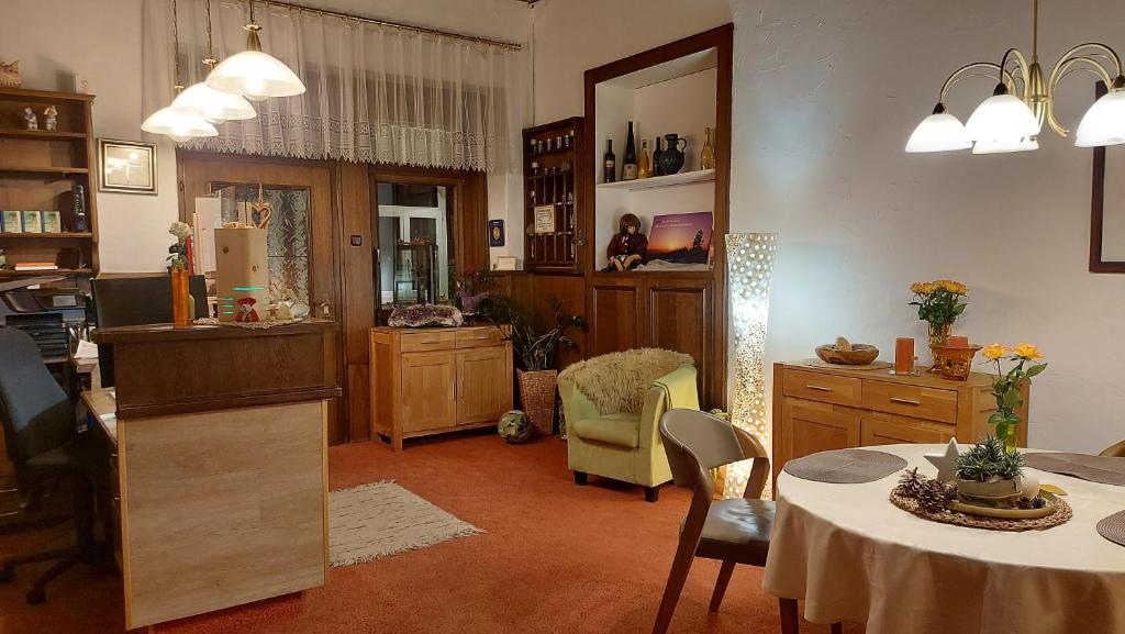 Kuchyňa alebo kuchynka v ubytovaní B&B Hotel das onkel fritz