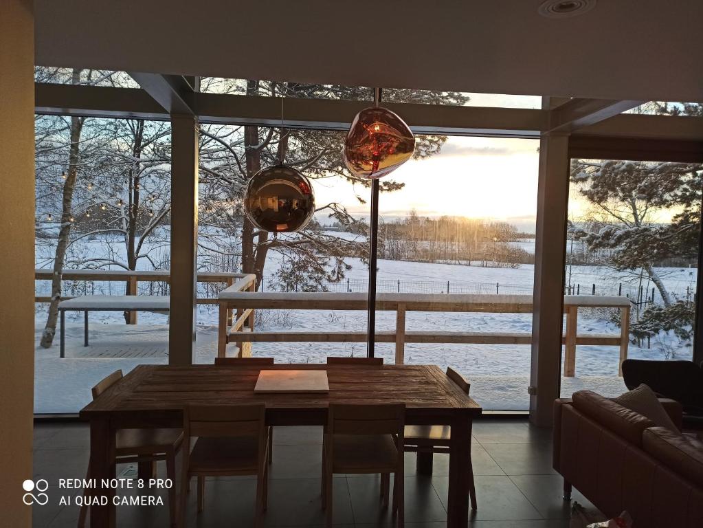a dining room table with a view of a snow covered yard at high-Q in Kowalewo