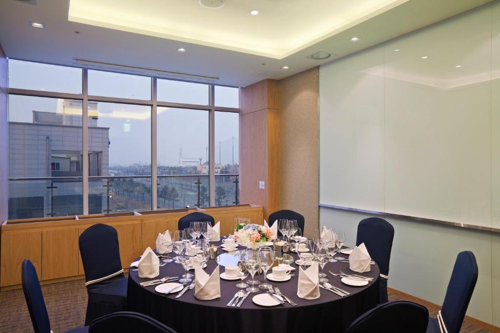 a conference room with a table and chairs and a large window at Holiday Inn Gwangju by IHG in Gwangju
