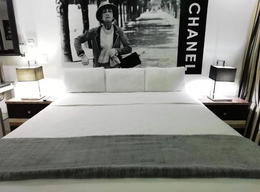Postel nebo postele na pokoji v ubytování MayaFair Design Hotel