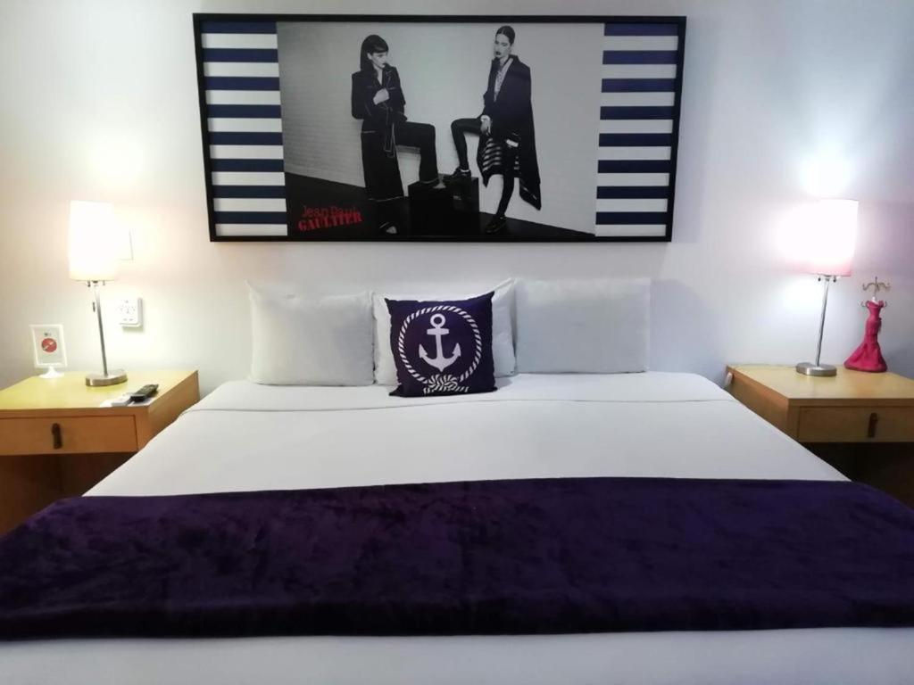Postel nebo postele na pokoji v ubytování MayaFair Design Hotel