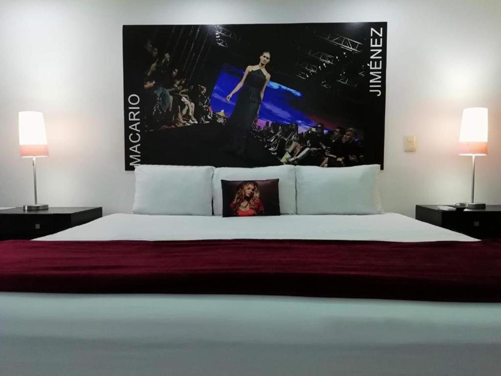 Postel nebo postele na pokoji v ubytování MayaFair Design Hotel