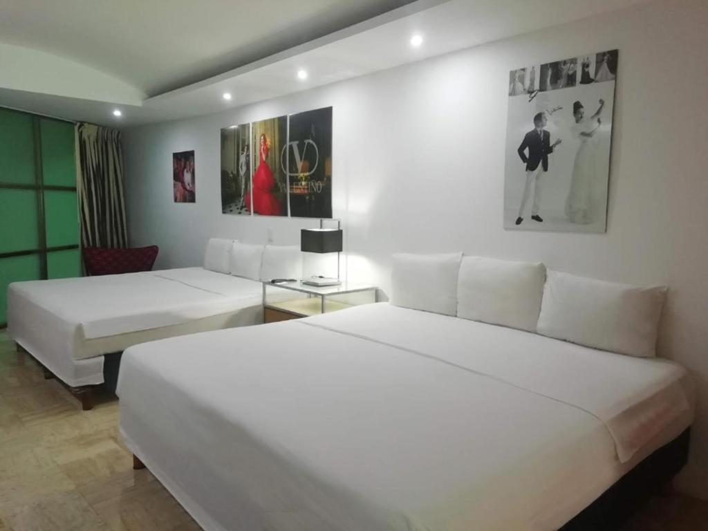 Postel nebo postele na pokoji v ubytování MayaFair Design Hotel