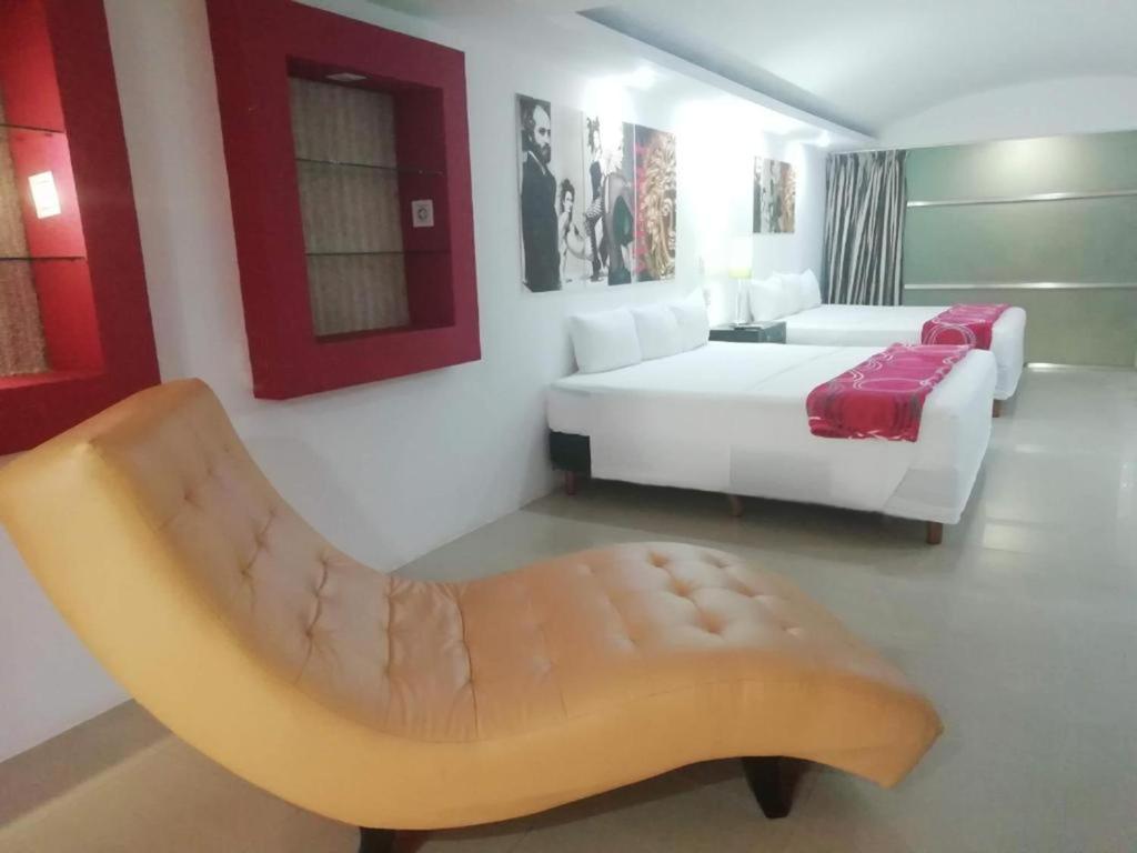 Postel nebo postele na pokoji v ubytování MayaFair Design Hotel