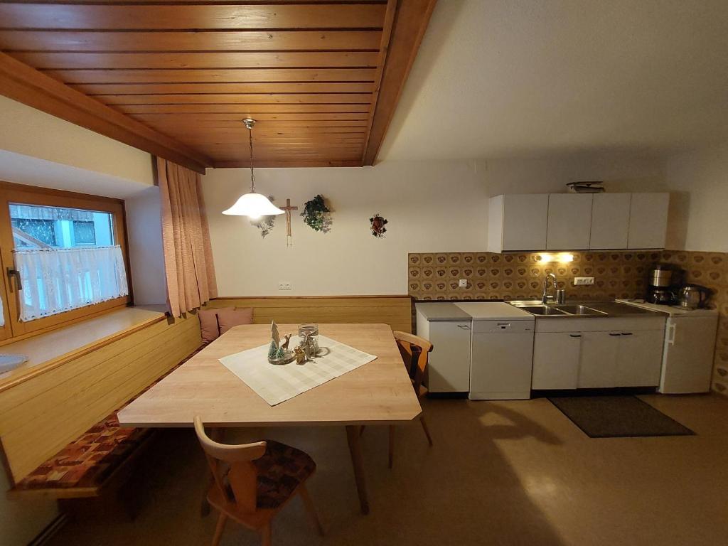 Kuchyň nebo kuchyňský kout v ubytování Ferienhaus Köck