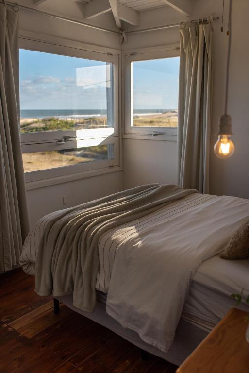 Postel nebo postele na pokoji v ubytování ALMAR- Punta Rubia, La Pedrera