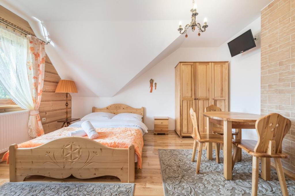 Góralski Dworek - Triple Room With Mountain View