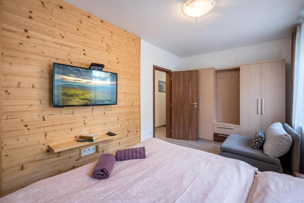 Posteľ alebo postele v izbe v ubytovaní Apartment Anna Chopok 1 110 m - On a Hiking Trail-Lakes-Caves