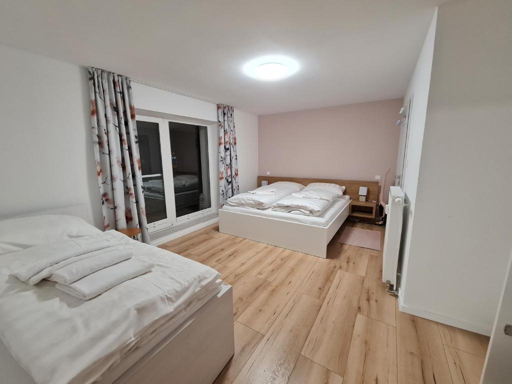 Postel nebo postele na pokoji v ubytování Apartmány EMA a PETER