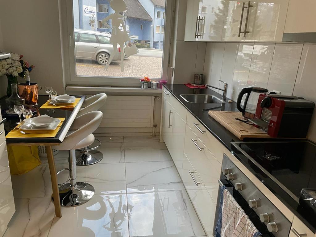 Kuchyň nebo kuchyňský kout v ubytování Royal Apartment 02