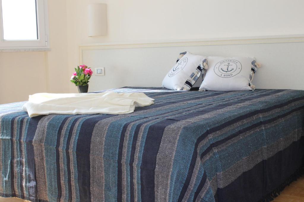 A bed or beds in a room at Lido Resort