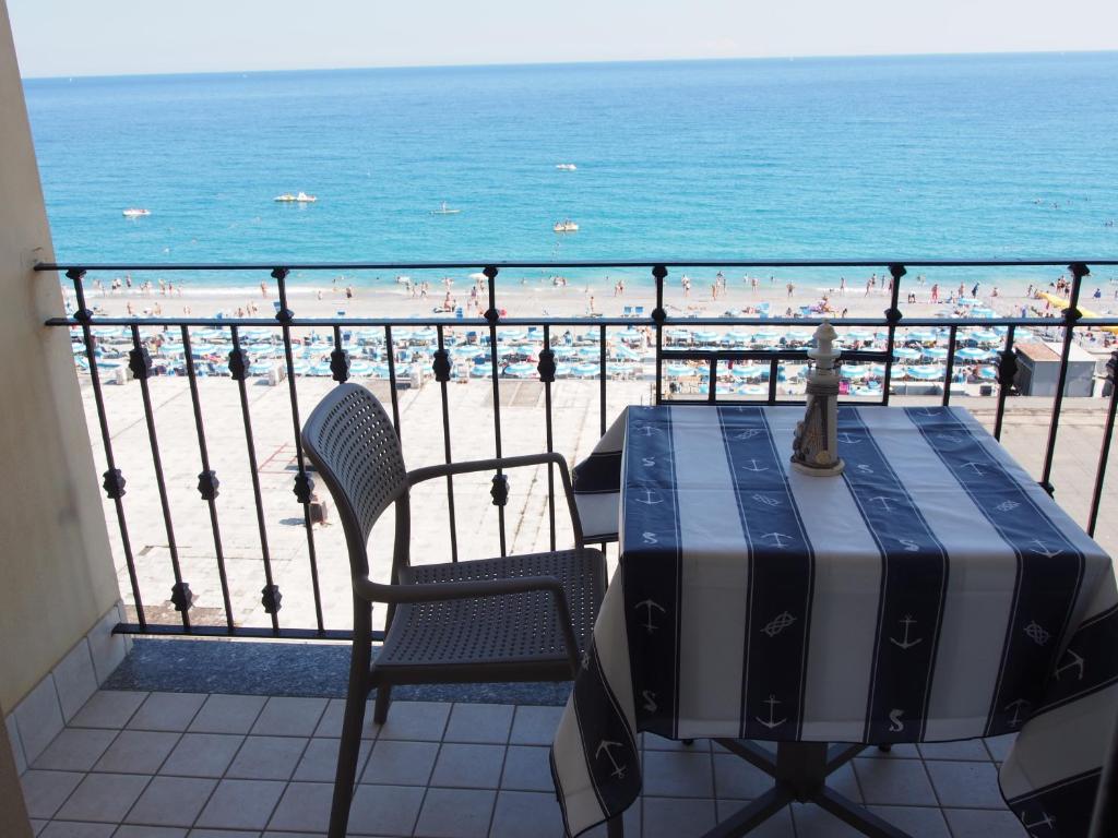 A general sea view or a sea view taken from az apartmanhoteleket