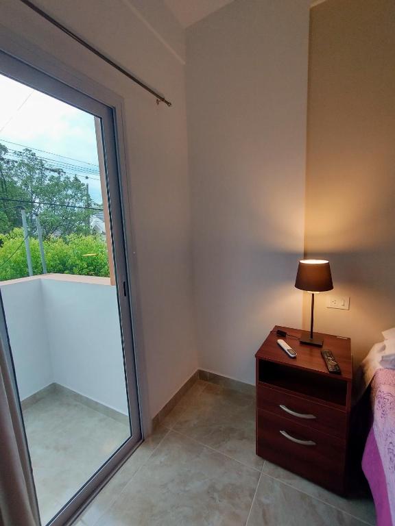 Habitación con baño privado en edificio 1er piso