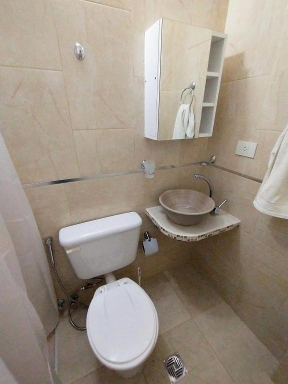 Habitación con baño privado en edificio 1er piso