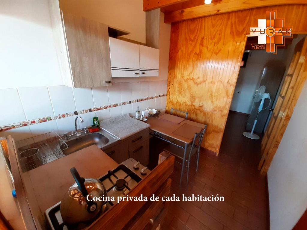 Kuchyň nebo kuchyňský kout v ubytování Hostal Yurak