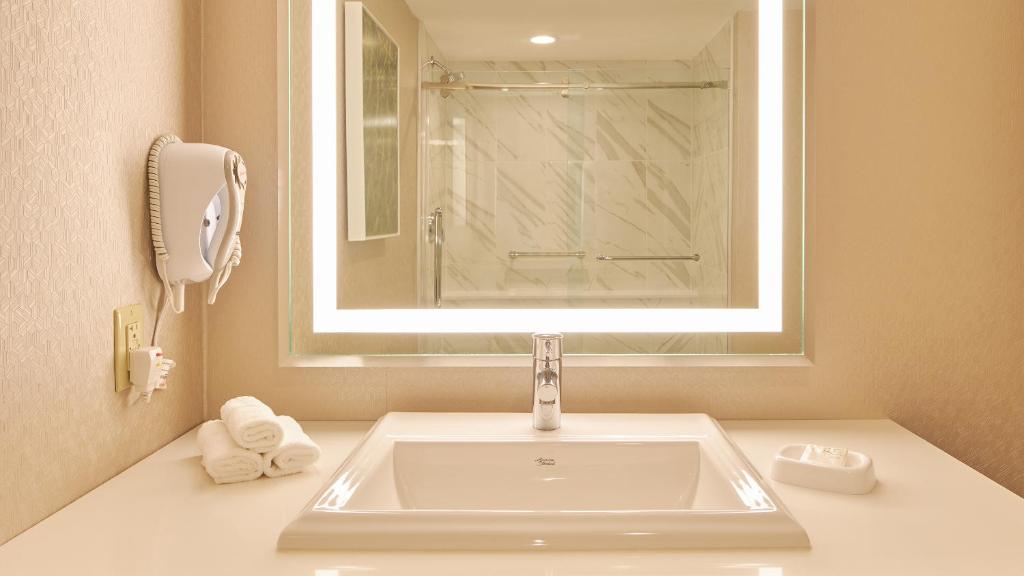 Tropicana Casino and Resort - South Ocean View Executive Room 1 King Non-Rooking