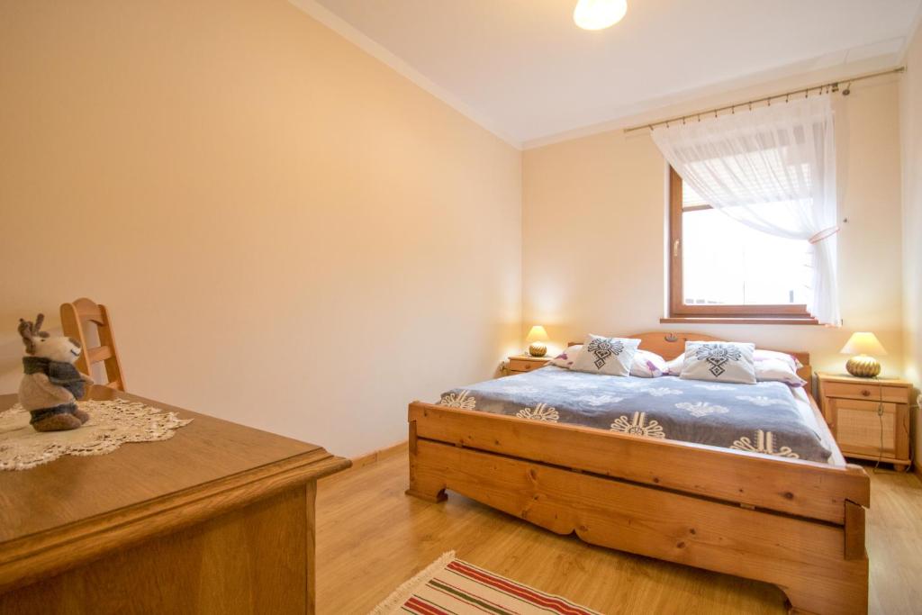 Posteľ alebo postele v izbe v ubytovaní Apartamenty Trojaki przy Termach - Bańska Niżna