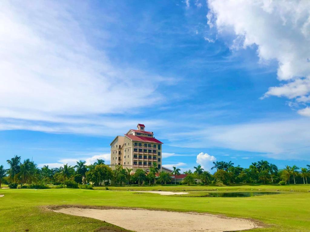 Queens Island Golf and Resort, Medellin, Philippines - Booking.com