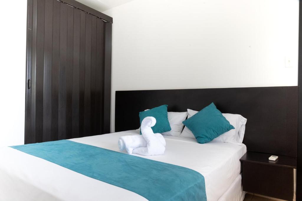 Postel nebo postele na pokoji v ubytování Ocean Blue Hotel