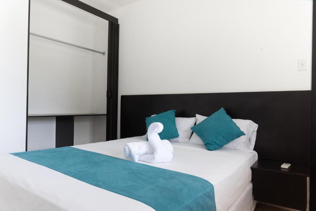 Postel nebo postele na pokoji v ubytování Ocean Blue Hotel