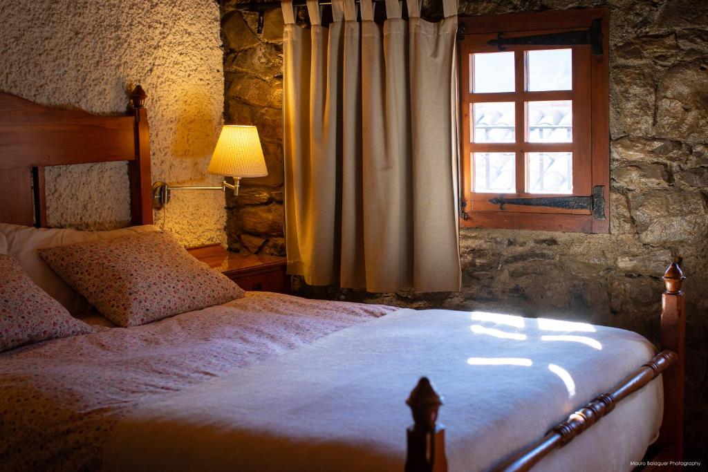 Un pat sau paturi într-o cameră la Cal Cambrot